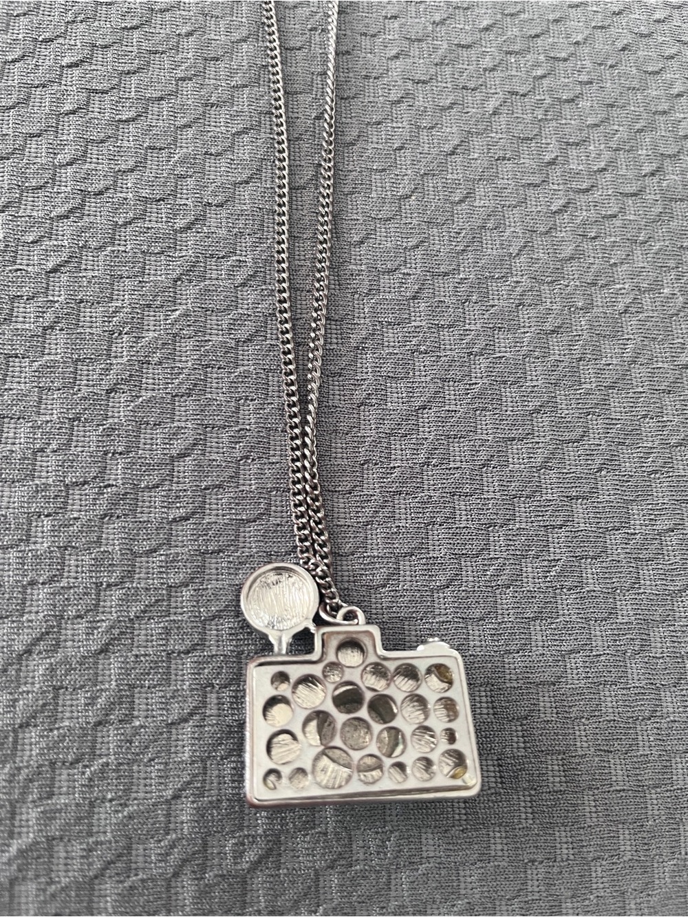 Vintage Y2K Forever 21 Enamel Camera Pendant Necklace - Picture 3 of 6